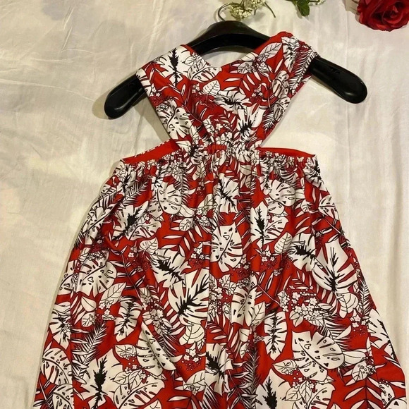 Weekend by Suzanne Betro Awesome Cross Front Top, Size M, Color Red White Black - Picture 5 of 7